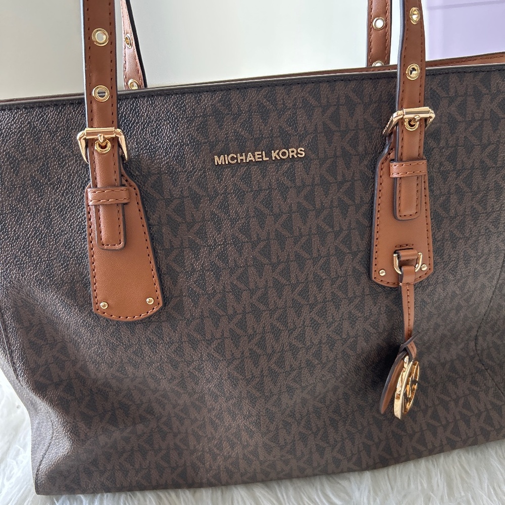 Michael Kors Voyager Tote